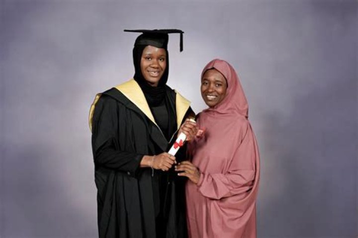 
Aisha Yesufu Reacts As Teni Thanked The FG after She Was Awarded By The President, Muhammadu Buhari. 