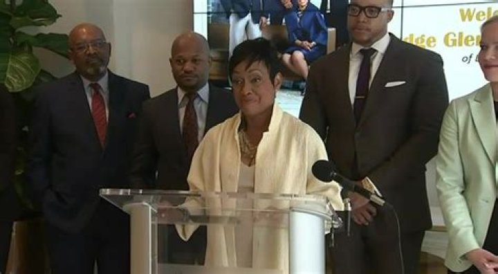 
Glenda Hatchett Age, Birthday, Wikipedia, Who, Nationality, Biography 