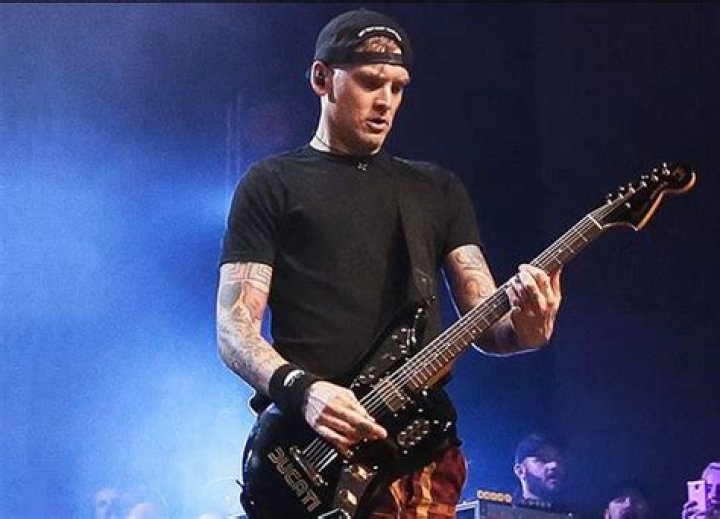 Matt Skiba Height, Weight, Net Worth, Age, Birthday, Wikipedia, Who, Nationality, Biography